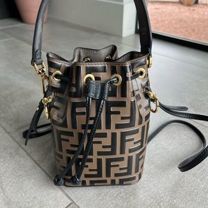 FENDI mon tresor handbag like new